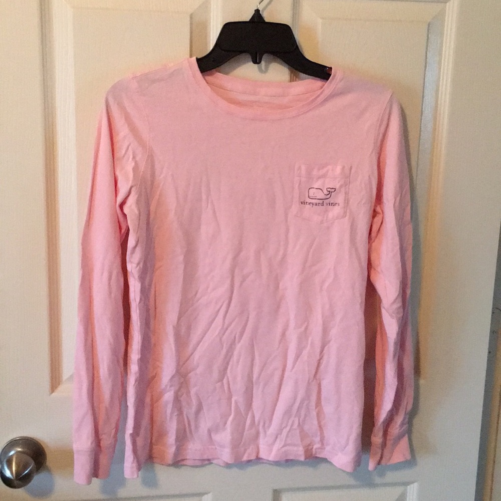 Vineyard vines pink T-shirt